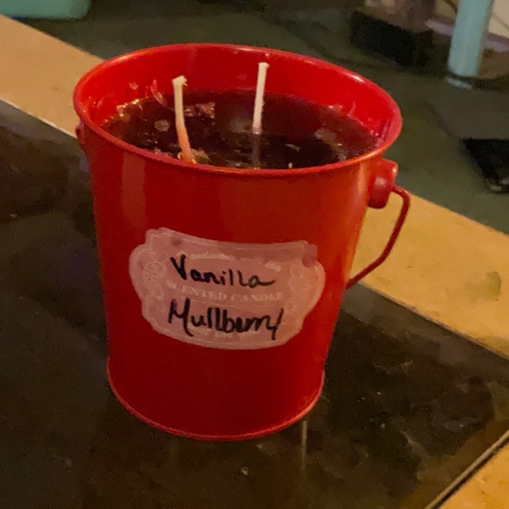 Homemade gel bucket candle